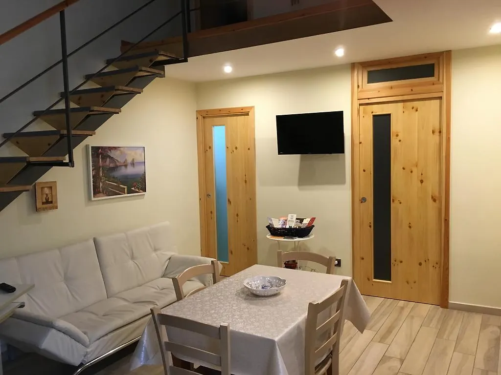 Queen Carolina'S Homes - Apartments In Old Town Napoli Tatil Evi